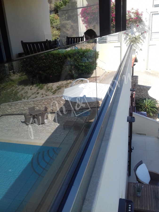 ΓΥΑΛΙΝΑ ΚΑΓΚΕΛΑ Γυάλινα κάγκελα,Χανιά,Κρήτη Ελλάδα,Γυάλινο κάγκελο στηθαία..