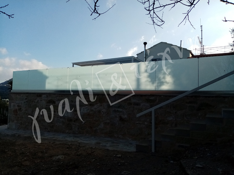 ΓΥΑΛΙΝΑ ΚΑΓΚΕΛΑ Γυάλινα κάγκελα,Χανιά,Κρήτη Ελλάδα,Γυάλινο κάγκελο στηθαία..