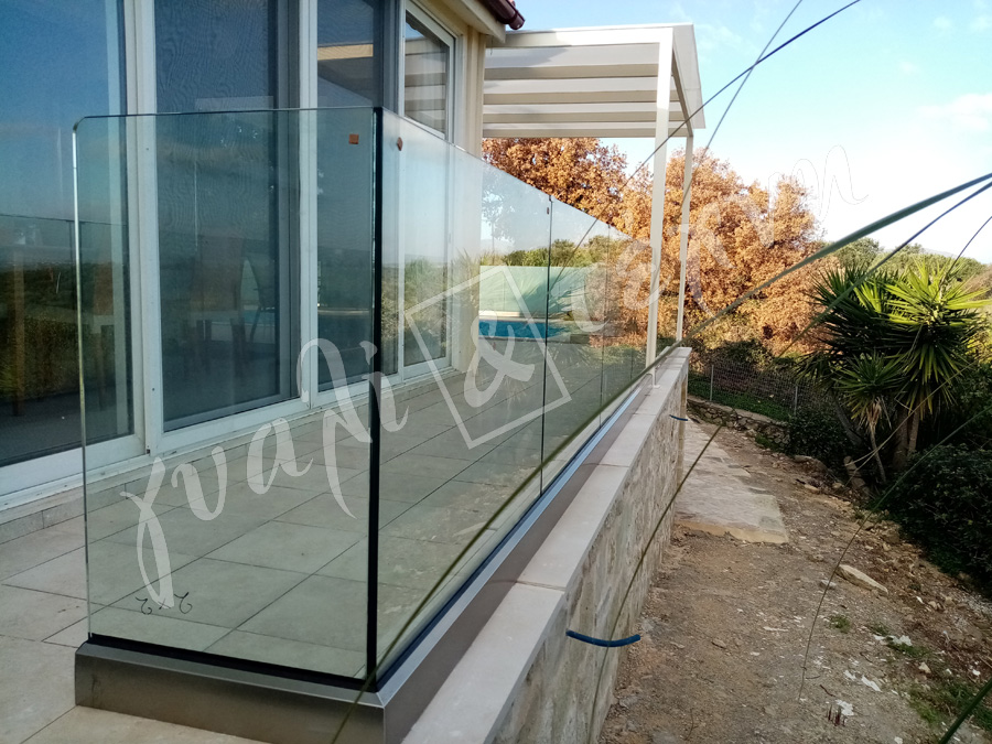 ΓΥΑΛΙΝΑ ΚΑΓΚΕΛΑ Γυάλινα κάγκελα,Χανιά,Κρήτη Ελλάδα,Γυάλινο κάγκελο στηθαία..