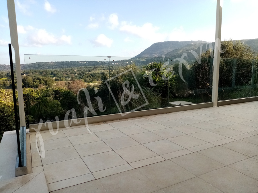 ΓΥΑΛΙΝΑ ΚΑΓΚΕΛΑ Γυάλινα κάγκελα,Χανιά,Κρήτη Ελλάδα,Γυάλινο κάγκελο στηθαία..