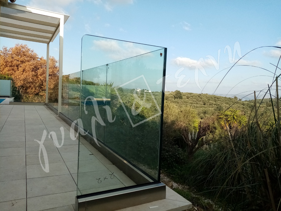 ΓΥΑΛΙΝΑ ΚΑΓΚΕΛΑ Γυάλινα κάγκελα,Χανιά,Κρήτη Ελλάδα,Γυάλινο κάγκελο στηθαία..