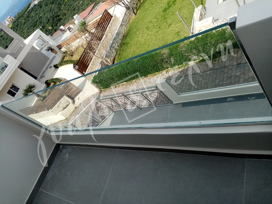 ΓΥΑΛΙΝΑ ΚΑΓΚΕΛΑ Γυάλινα κάγκελα,Χανιά,Κρήτη Ελλάδα,Γυάλινο κάγκελο στηθαία..