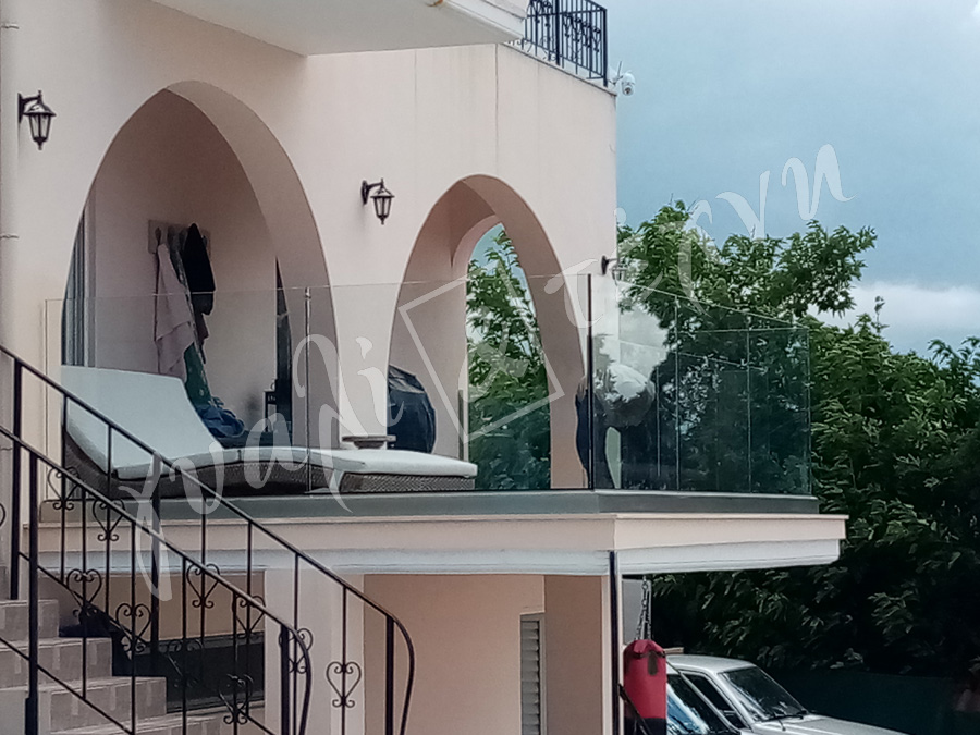 ΓΥΑΛΙΝΑ ΚΑΓΚΕΛΑ Γυάλινα κάγκελα,Χανιά,Κρήτη Ελλάδα,Γυάλινο κάγκελο στηθαία..