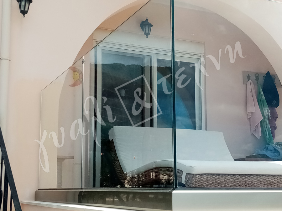 ΓΥΑΛΙΝΑ ΚΑΓΚΕΛΑ Γυάλινα κάγκελα,Χανιά,Κρήτη Ελλάδα,Γυάλινο κάγκελο στηθαία..