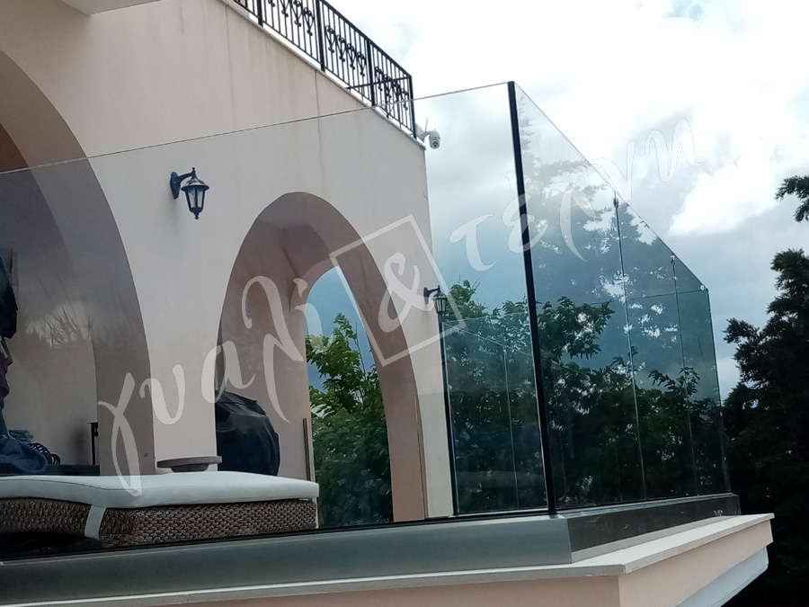 ΓΥΑΛΙΝΑ ΚΑΓΚΕΛΑ Γυάλινα κάγκελα,Χανιά,Κρήτη Ελλάδα,Γυάλινο κάγκελο στηθαία..