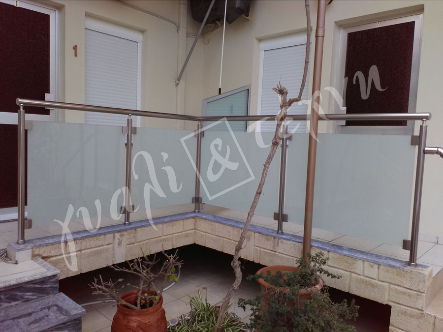 ΓΥΑΛΙΝΑ ΚΑΓΚΕΛΑ Γυάλινα κάγκελα,Χανιά,Κρήτη Ελλάδα,Γυάλινο κάγκελο στηθαία..