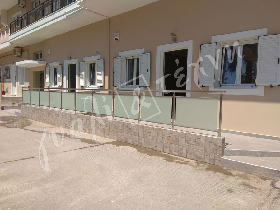 ΓΥΑΛΙΝΑ ΚΑΓΚΕΛΑ Γυάλινα κάγκελα,Χανιά,Κρήτη Ελλάδα,Γυάλινο κάγκελο στηθαία..