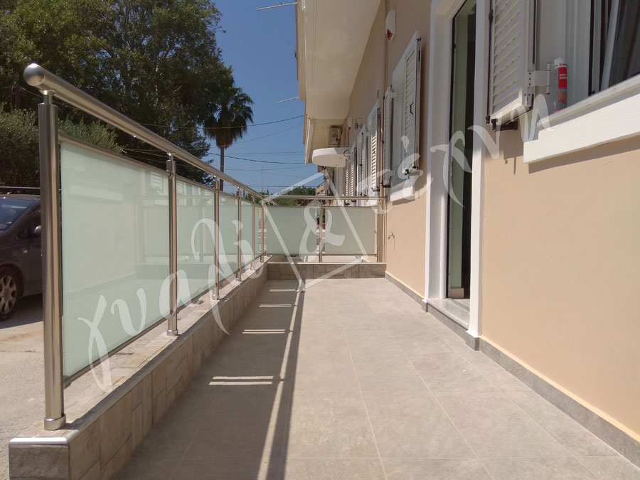 ΓΥΑΛΙΝΑ ΚΑΓΚΕΛΑ Γυάλινα κάγκελα,Χανιά,Κρήτη Ελλάδα,Γυάλινο κάγκελο στηθαία..