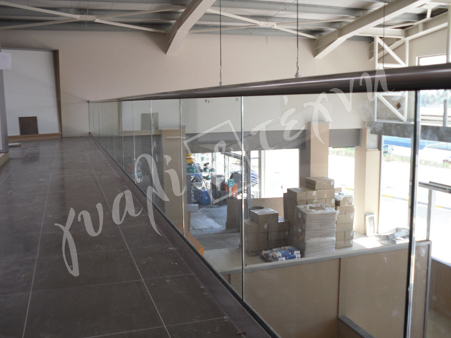 ΓΥΑΛΙΝΑ ΚΑΓΚΕΛΑ Γυάλινα κάγκελα,Χανιά,Κρήτη Ελλάδα,Γυάλινο κάγκελο στηθαία..