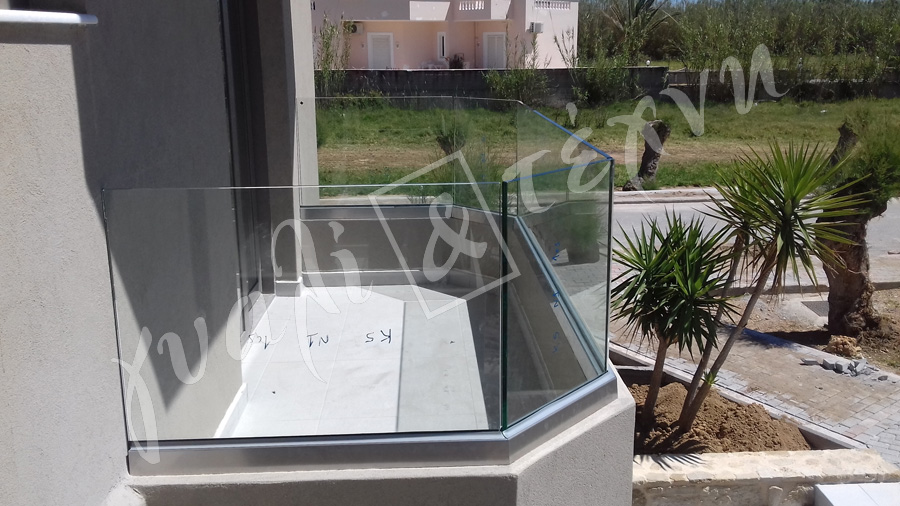 ΓΥΑΛΙΝΑ ΚΑΓΚΕΛΑ Γυάλινα κάγκελα,Χανιά,Κρήτη Ελλάδα,Γυάλινο κάγκελο στηθαία..