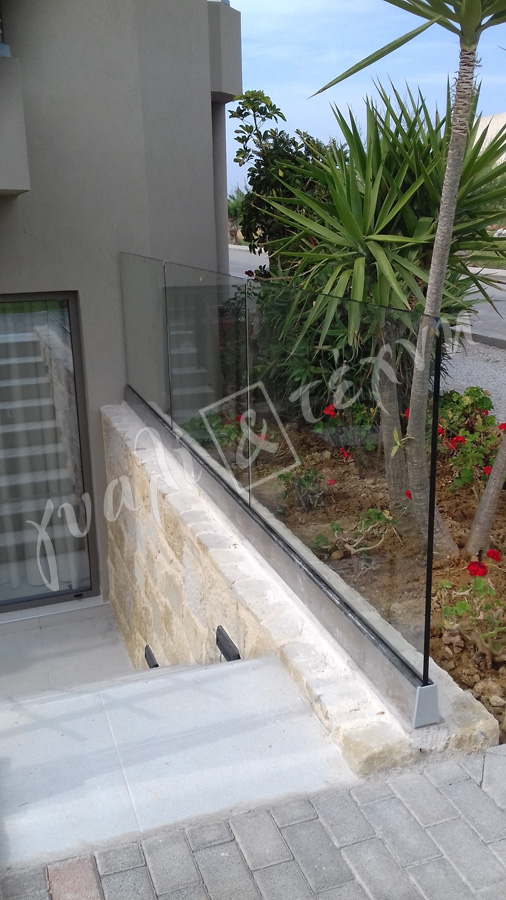 ΓΥΑΛΙΝΑ ΚΑΓΚΕΛΑ Γυάλινα κάγκελα,Χανιά,Κρήτη Ελλάδα,Γυάλινο κάγκελο στηθαία..