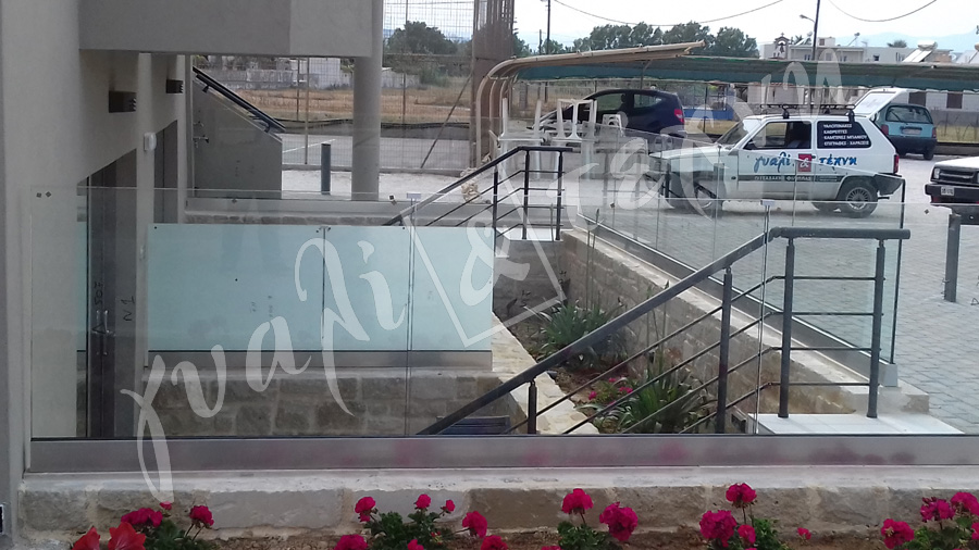 ΓΥΑΛΙΝΑ ΚΑΓΚΕΛΑ Γυάλινα κάγκελα,Χανιά,Κρήτη Ελλάδα,Γυάλινο κάγκελο στηθαία..