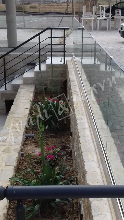 ΓΥΑΛΙΝΑ ΚΑΓΚΕΛΑ Γυάλινα κάγκελα,Χανιά,Κρήτη Ελλάδα,Γυάλινο κάγκελο στηθαία..