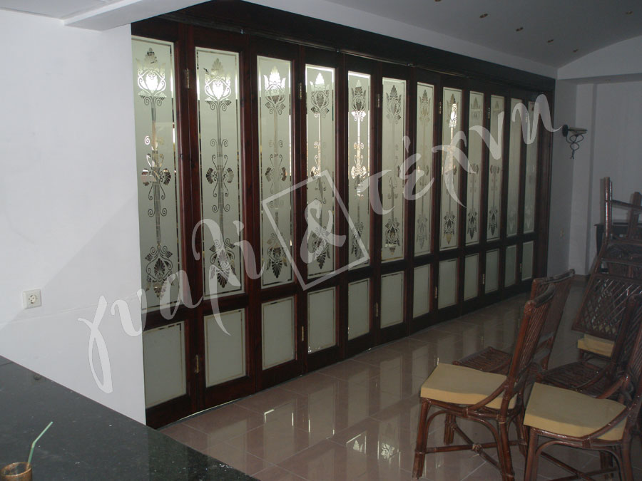 ΓΥΑΛΙΝΕΣ ΠΟΡΤΕΣ Γυαλινες πορτες Τιμες γυάλινες ανοιγόμενες πόρτες Γυάλινες