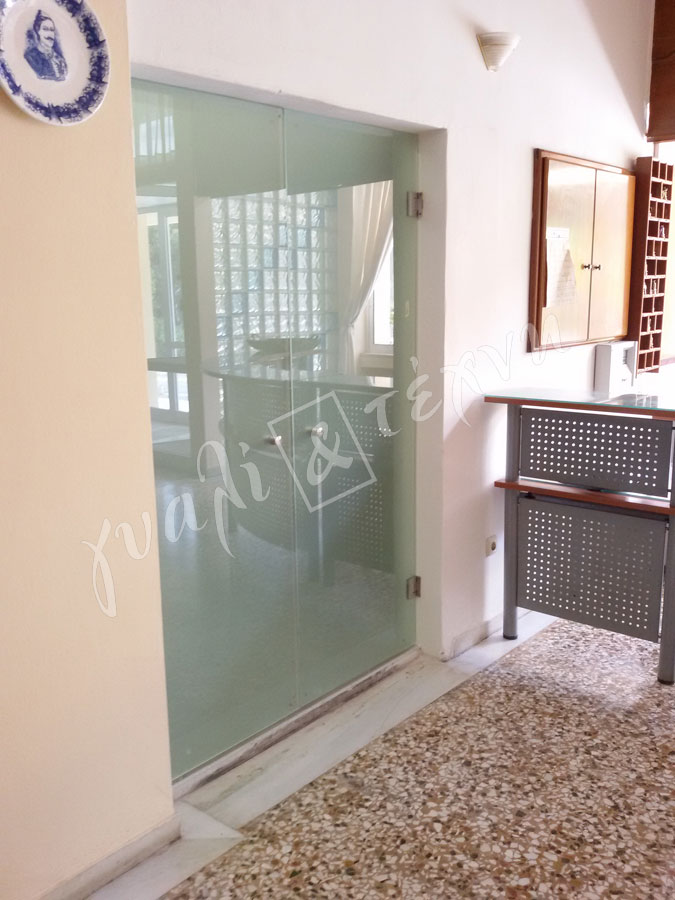 ΓΥΑΛΙΝΕΣ ΠΟΡΤΕΣ Γυαλινες πορτες Τιμες γυάλινες ανοιγόμενες πόρτες Γυάλινες