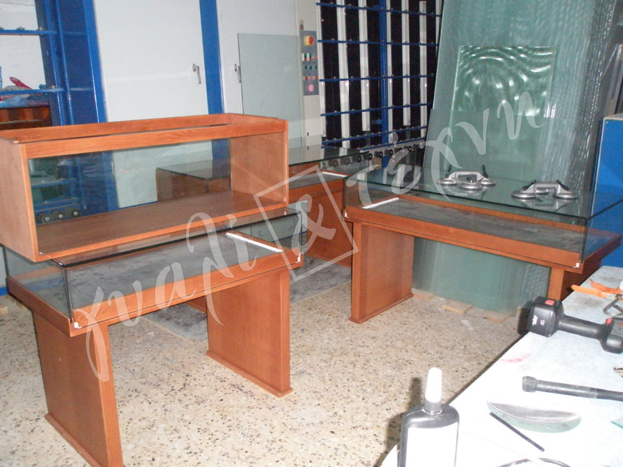 ΕΙΔΙΚΕΣ ΚΑΤΑΣΚΕΥΕΣ Ειδικές Γυάλινες Κατασκευές plexi glass, στεγαστρα Χανιά