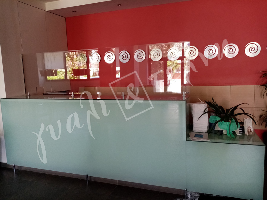 ΕΙΔΙΚΕΣ ΚΑΤΑΣΚΕΥΕΣ Ειδικές Γυάλινες Κατασκευές plexi glass, στεγαστρα Χανιά